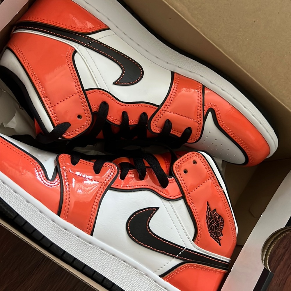 Nike shoes 6Y = 7W.
